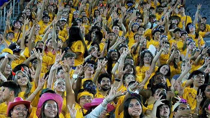 Crowd of incoming students at Sun Devil Welcome