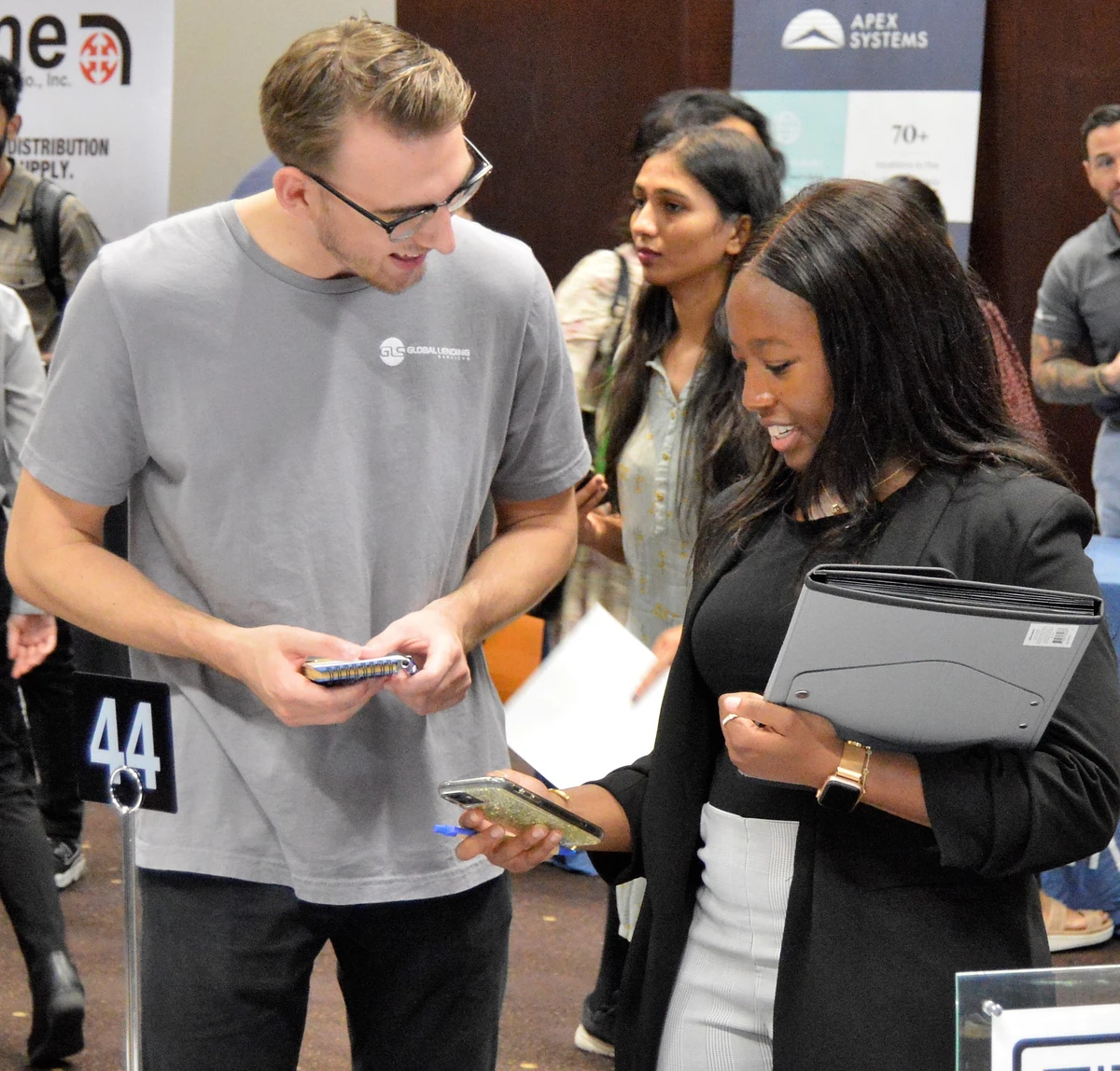 An ASU student chats with an employer during an internship fair